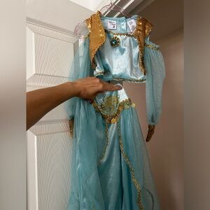 Jasmine outfit for Halloween from Gillian closet. Size 4T